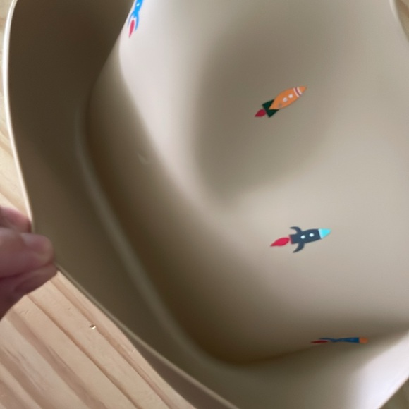 Mushie Silicone Bib - Rockets - Picture 5 of 6